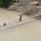 Keterangan Foto:
Personel Kodim 0106/Aceh Tengah bersama warga melaksanakan pembangunan Jembatan Perintis Garuda di Kampung Reje Payung.(Dok/Ist)