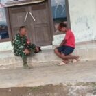 Keterangan Foto: Babinsa Koramil 06/Jagong Serka Suhardi saat melaksanakan kegiatan Komsos bersama warga binaan.(Dok/Ist)