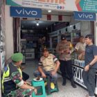 Ket Foto: Babinsa Koramil 03/Pegasing Koptu Yuli Agus Kartika melaksanakan Komsos bersama warga di Desa Blang Bebangka.(Dok/Ist)