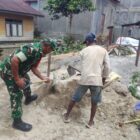 Ket Foto: Babinsa Koramil 02/Bebesen Serda Saufan saat membantu warga,(8/7/2026).(Dok: Ist)