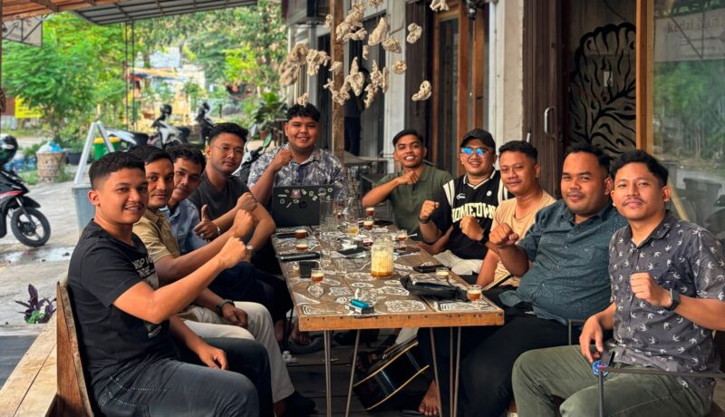 Ngobrol Inspirasi Cendikia Peutrang Nanggroe, Warkop Mini Solong, Lampineung, Banda Aceh,( 7/7/2026 ).Foto:Dok/Tgk. Adam
