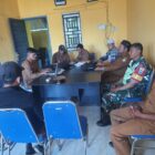 Babinsa Koramil 09/Ketol Kodim 0106/Aceh Tengah Sertu Subeno melaksanakan komunikasi sosial (Komsos) bersama aparatur Desa,(11/7/2026).(Dok: Ist)