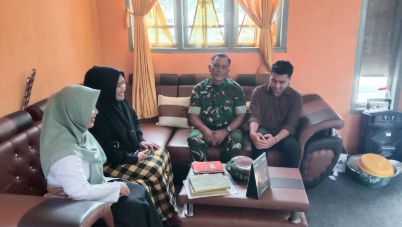 Babinsa Koramil 06/Jagong Kodim 0106/Aceh Tengah, Serka Zulil Fazri melaksanakan komunikasi sosial (Komsos) bersama warga binaan,(11/7/2026).(Dok: Ist)