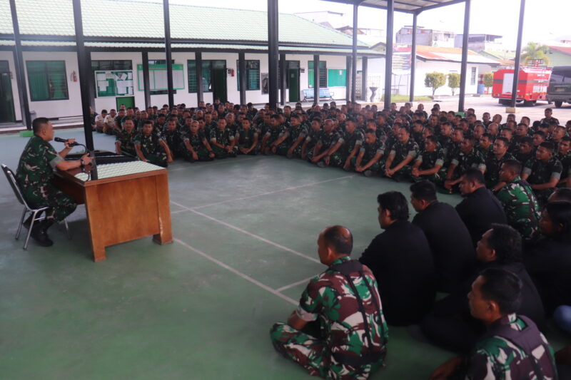 Komandan Kodim 0106/Aceh Tengah, Letkol Czi Rudy Haryanto, memberikan arahan kepada prajurit dan jajaran (20/7/2026).(Dok:Ist)