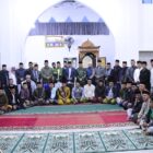 Dandim 0106/Aceh Tengah Letkol Czi Rudy Haryanto bersama Wakil Bupati, unsur Forkopimda, tokoh agama, dan masyarakat melaksanakan Safari Subuh berjamaah di Kecamatan Bebesen,(22/7/2026).(Dok: Ist)