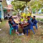 Babinsa Koramil 07/Atu Lintang Kodim 0106/Aceh Tengah, Sertu Moh. Muhni saat melaksanakan kegiatan komunikasi sosial bersama warga, Sabtu (25/7/2026).(Dok:Ist)