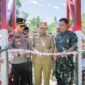Bupati Pidie Jaya Tgk. H. Syibral Malasyi Bersama Dandim 0102/Pidie dan Kapolres Pidie Jaya AKBP Tendri meresmikan Jembatan perintis Garuda, Gampong Blang Dalam, Selasa (28/7/2026).Foto:Dok/Humas Prokopim Pidie Jaya