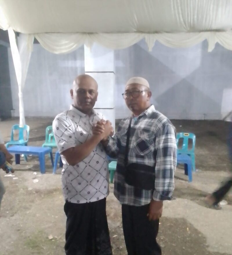Arju Na Fahlevi ( selempang tas hitam ) bersama T. Amirruddin, Sigli, (30/7/206). Foto:Dok/ Arju