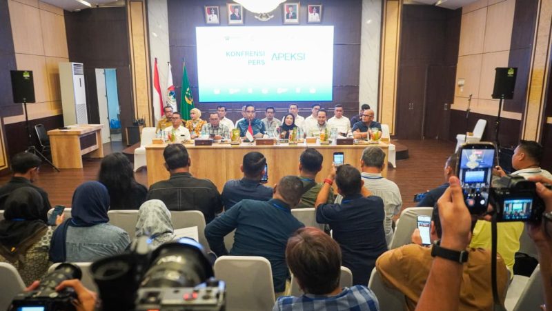 Wali Kota Medan Rico Tri Putra Bayu Waas memberikan keterangan kepada awak media terkait pelaksanaan Rakernas APEKSI XVIII di Kantor Wali Kota Medan, Selasa (30/6/2026). Foto: Dok. Diskominfo Kota Banda Aceh