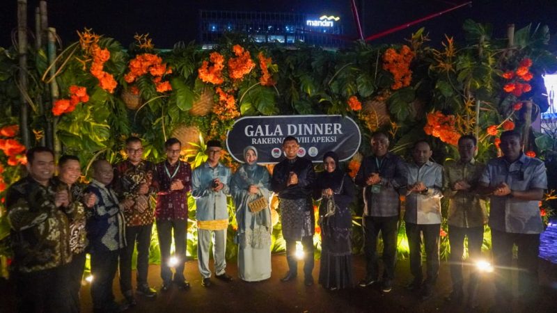 Wali Kota Banda Aceh, Illiza Sa’aduddin Djamal, bersama para kepala daerah menghadiri Gala Dinner Rakernas APEKSI XVIII di Medan, Selasa (30/6/2026) malam. Foto: Dok. Diskominfo Kota Banda Aceh