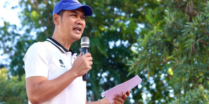 Sekda Aceh, M. Nasir, S.IP, MPA, saat memberikan sambutan sekaligus meluncurkan (launching) Pelaksanaan Sensus Ekonomi 2026 (SE2026) yang diselenggarakan Badan Pusat Statistik (BPS) Aceh di Halaman Stadion Harapan Bangsa, Banda Aceh, Minggu (12/7/2026). Foto: Dok. Biro Adpim Setda Aceh