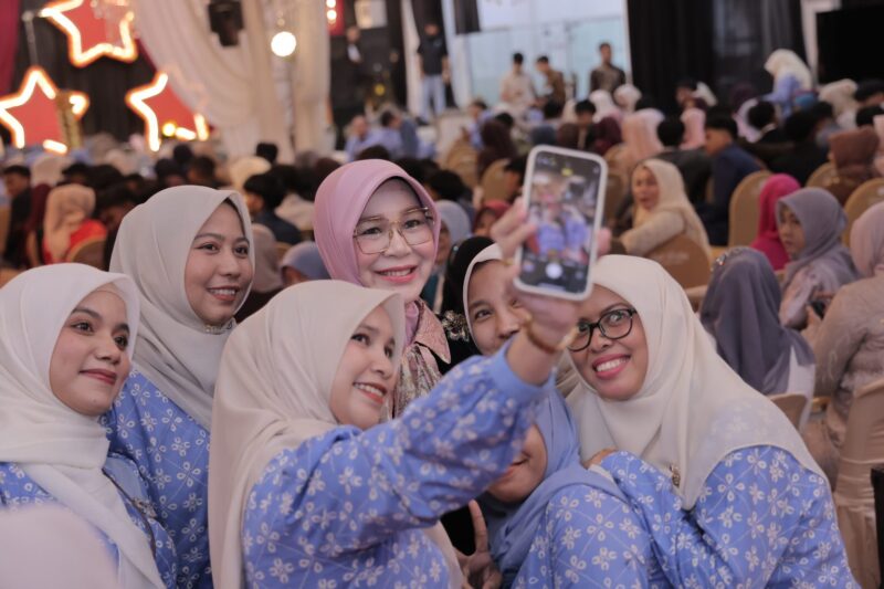 Wali Kota Banda Aceh Illiza Sa’aduddin Djamal menghadiri Pengukuhan Kelulusan Angkatan ke-57 SMK SMTI Banda Aceh Tahun Pelajaran 2025/2026 di Nanik Convention Hall, Kamis (16/7/2026). Foto: Dok. Prokopim Kota Banda Aceh