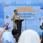 Ketua DPRK Banda Aceh Irwansyah ST memberikan materi pada Pelatihan Dakwah Digital Melalui Konten Kreatif bagi Remaja Masjid se-Kota Banda Aceh di Hotel Amel Convention Hall, Rabu (15/07/2026). Foto: Dok. DPRK Banda Aceh