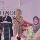 Wali Kota Banda Aceh Illiza Sa'aduddin Djamal membuka Banda Aceh Art and Cultural Market di Taman Putroe Phang, Sabtu (18/7/2026). Foto: Dok. Prokopim Kota Banda Aceh