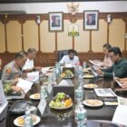 Gubernur Aceh H. Muzakir Manaf, didampingi Sekda Aceh, M. Nasir, S.IP, MPA, memimpin Rapat Forum Koordinasi Pimpinan Daerah (Forkopimda) Aceh, di Ruang Rapat Gubernur Aceh, Banda Aceh, Kamis, (23/7/2026). Foto: Dok. Biro Adpim Setda Aceh