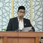 Juru bicara Fraksi PKS DPRK Banda Aceh Tengku Tarnuman menyampaikan pandangan akhir fraksi mengenai Rancangan Qanun Pertanggungjawaban Pelaksanaan APBK Tahun Anggaran 2025 di Gedung DPRK Banda Aceh, Jumat (24/7/2026). Foto: Dok. DPRK Banda Aceh