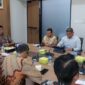 Wakil Gubernur Aceh, H. Fadhlullah, didampingi Ketua Badan Reintegrasi Aceh (BRA) Jamaluddin, SH, M.Kn, dan Staf Khusus Gubernur Aceh Teuku Irsyadi, saat melakukan audiensi dengan Wakil Menteri Sekretariat Negara Juli Ardiantoro, di Kantor Kementerian Sekretariat Negara (Kemensetneg), Jakarta, Jum'at, (24/7/2026). Foto: Dok. Biro Adpim Setda Aceh