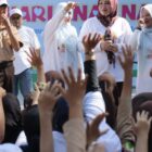 Ketua TP PKK Aceh Ny. Marlina Muzakir, bersama Ketua Staf Ahli TP PKK Aceh Ny. Mukarramah Fadhlullah, saat memberikan arahan puncak peringatan Hari Anak Nasional 2026, dalam tema Sayang Anak, Lindungi dan Bangun Masa Depan, di Stadion Harapan Bangsa Lhong Raya, Banda Aceh, Sabtu (25/7/2026). Foto: Dok. Biro Adpim Setda Aceh