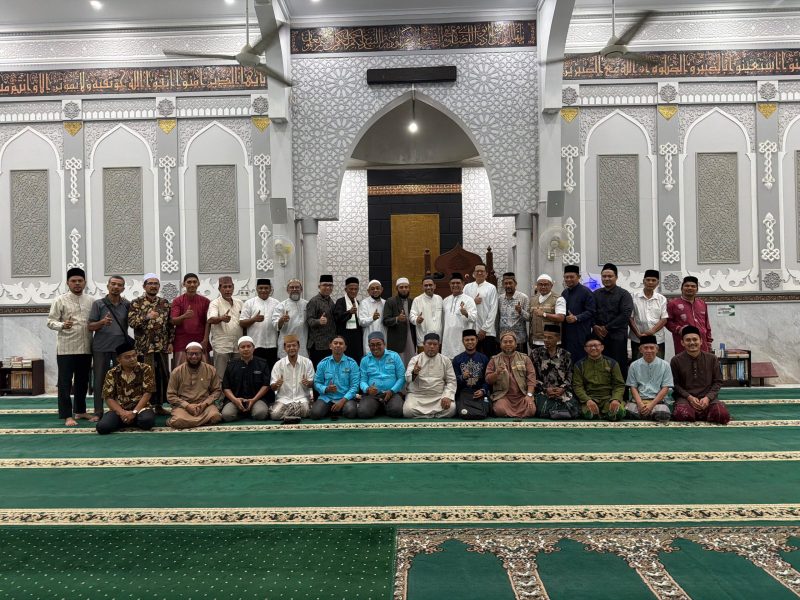 Dinas Syariat Islam Kota Banda Aceh menggelar Safari Dakwah Malam Ahad di Masjid Baiturrahmah, Gampong Keuramat, Kecamatan Kuta Alam, dengan menghadirkan kajian Tafsir Surah Al-A'raf ayat 80–84, Senin (27/7/2026). Foto: Dok. Diskominfo Kota Banda Aceh