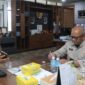 Sekda Aceh, M. Nasir, SIP, MPA, menerima silaturahmi serta laporan situasi terkini terkait bencana hidrometeorologi Aceh, dari Dewan Pengarah Profesional BNPB RI, Prof. Dr. Ir. Dirhamsyah, MT, IPU, di Ruang Kerja Sekda Aceh, Banda Aceh, Selasa, (28/7/2026). Foto: Dok. Biro Adpim Setda Aceh