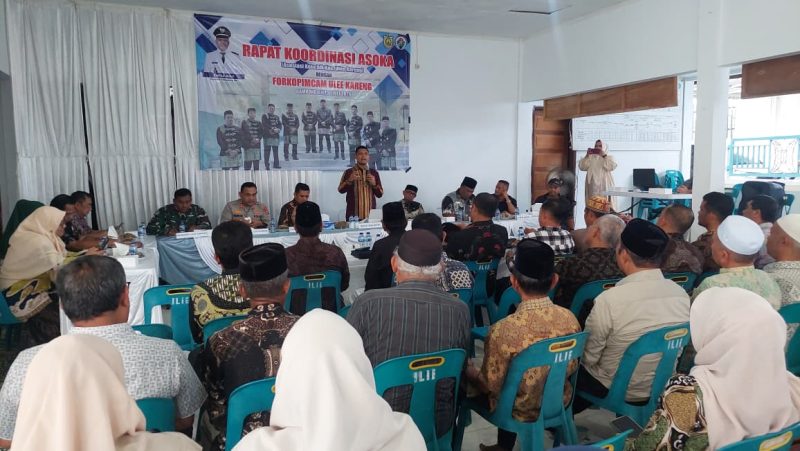 Wakil Wali Kota Banda Aceh, Afdhal Khalilullah, membuka Rapat Koordinasi Asosiasi Keuchik Kecamatan Ulee Kareng (ASOKA) bersama Forkopimcam dan sejumlah OPD di Gedung Serbaguna Gampong Ilie, Kamis (30/7/2026). Foto: Dok. Diskominfo Kota Banda Aceh