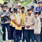 Menteri Pekerjaan Umum RI Dody Hanggodo didampingi Bupati Aceh Barat Tarmizi dan Wakil Bupati Said Fadheil meninjau Jembatan Sikundo yang putus akibat banjir di Kecamatan Pante Ceureumen, Kamis (30/7/2026). Foto: Dok. Pemkab Aceh Barat