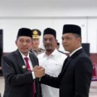 Foto Bersama Bupati Pidie Jaya Tgk. H. Syibral Malasyi, MA. S.Sos. ME ( kanan ), Irbansus Inspektorat Pidie Jaya Hafrizal, SH. MH, Aula Cot Trieng, Lantai 2. (30/7/2026). Foto: Dok/Muhammad Rissan