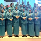 Ketua TP PKK Kabupaten Aceh Barat, Ny. Afrinda Novalia, bersama Staf Ahli TP PKK Aceh Barat, Ny. Lisa Nazmi, berfoto bersama Ketua TP PKK provinsi, kabupaten, dan kota dari seluruh Indonesia usai pembukaan Hari Kesatuan Gerak (HKG) PKK Nasional ke-54 di Hotel Claro, Makassar, Kamis (9/7/2026). Foto: Dok. Istimewa