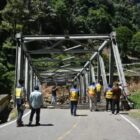 Jembatan dan jalan di kawasan Enang-Enang terputus akibat banjir dan longsor. Foto: BPJN Aceh