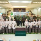 Ketua Pengadilan Tinggi Aceh, Nursyam SH MHum didampingi Forkopimda Aceh Besar dan pejabat lainnya foto bersama di sela-sela menghadiri peresmian Kenaikan Kelas Pengadilan Negeri Jantho dari Kelas II menjadi Pengadilan Negeri Jantho Kelas IB di kompleks Pengadilan Negeri Jantho, Kamis (9/6/2026). Foto: Dok. MC Aceh Besar