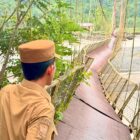 Bupati Aceh Barat Tarmizi meninjau progres pembangunan Jembatan Jambak–Canggai di Kecamatan Pante Ceureumen yang mulai dikerjakan untuk memulihkan akses masyarakat pascabanjir, Rabu (22/7/2026). Foto: Dok. Istimewa 