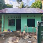 Satgas TMMD Reguler ke-129 Kodim 0107/Aceh Selatan menyelesaikan tahap akhir pembangunan rumah Barlian di Desa Kemumu Hilir, Kecamatan Labuhanhaji Timur, Aceh Selatan, Minggu (9/8/2026). Foto: Dok. Istimewa