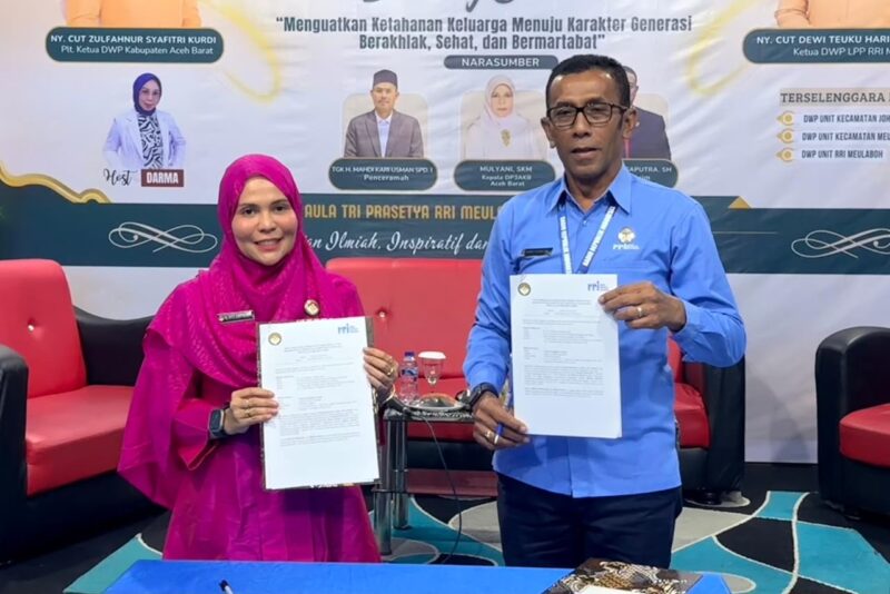 Plt Ketua Dharma Wanita Persatuan (DWP) Kabupaten Aceh Barat, Cut Zulfahnur Syafitri, menghadiri kegiatan majelis taklim sekaligus penandatanganan kerja sama dengan LPP RRI Meulaboh di Aula RRI Pro 1 Meulaboh, Desa Pasi Jambu, Kecamatan Kaway XVI, Kabupaten Aceh Barat, Rabu (5/8/2026). Foto: Dok. Istimewa 