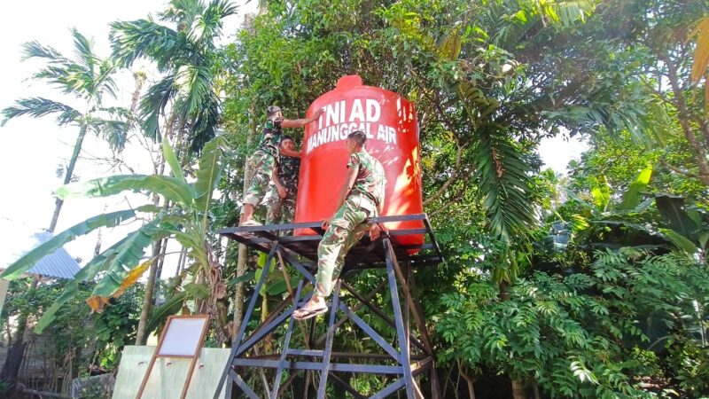 Air mulai mengalir dari sumur bor yang dibangun Satgas TMMD ke-129 Kodim 0107/Aceh Selatan di Masjid Aur Pelumat, Kecamatan Labuhanhaji Timur, Aceh Selatan, Senin (10/8/2026). Foto: Dok. Istimewa 