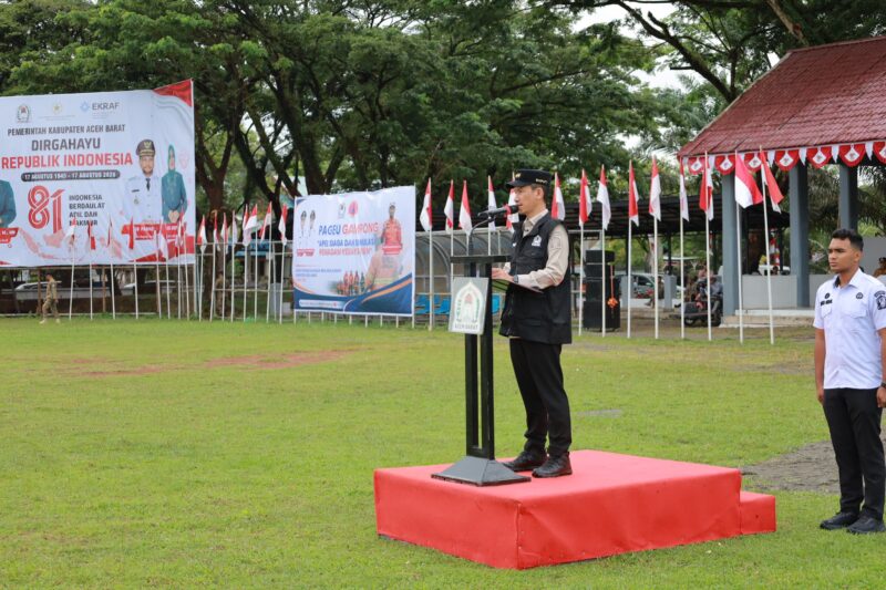 Bupati Aceh Barat Tarmizi SP, MM memimpin Apel Siaga Satlinmas dan Satgas Pageu Gampong di Lapangan Teuku Umar, Desa Suak Indrapuri, Kecamatan Johan Pahlawan, Rabu (19/8/2026). Foto: Dok. Istimewa 