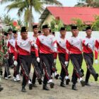 Pemkab Aceh Barat melaksanakan gotong royong dan gladi persiapan upacara HUT ke-81 Kemerdekaan RI di Lapangan Teuku Umar, Jumat (14/8/2026). Foto: Dok. Istimewa