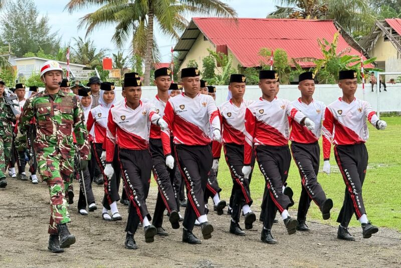 Pemkab Aceh Barat melaksanakan gotong royong dan gladi persiapan upacara HUT ke-81 Kemerdekaan RI di Lapangan Teuku Umar, Jumat (14/8/2026). Foto: Dok. Istimewa 