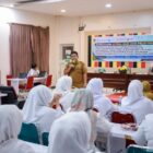Kabid Persandian dan Statistik Diskominsa Aceh Barat, Dedy Jefernal, ST, memberikan materi dalam kegiatan pelatihan aktivasi TTE berbasis BSrE di RSUD Cut Nyak Dhien Meulaboh, Selasa (11/8/2026). Foto: Dok. Istimewa