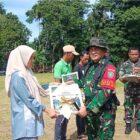 Irdam Iskandar Muda Brigjen TNI Heri Purwanto bersama Dansatgas TMMD ke-129 Kodim 0107/Aceh Selatan dan unsur Forkopimda menyerahkan secara simbolis kunci rumah RTLH dan fasilitas sumur bor kepada warga penerima manfaat saat penutupan TMMD ke-129 di Desa Kemumu Hilir, Kecamatan Labuhanhaji Timur, Kamis (13/8/2026). Foto: Dok. Istimewa