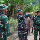 Irdam IM Brigjen TNI Heri Purwanto bersama jajaran Forkopimda Aceh Selatan meninjau sejumlah sasaran fisik TMMD ke-129 Kodim 0107/Aceh Selatan usai upacara penutupan, Kamis (13/8/2026). Foto: Dok. Istimewa