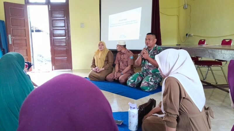 Satgas TMMD Reguler ke-129 Kodim 0107/Aceh Selatan bersama DP3AKB Kabupaten Aceh Selatan menggelar penyuluhan pencegahan stunting bagi ibu hamil, ibu balita, kader Posyandu, dan masyarakat di Desa Beutong, Kecamatan Labuhanhaji Timur, Selasa (4/8/2026). Foto: Dok. Istimewa 
