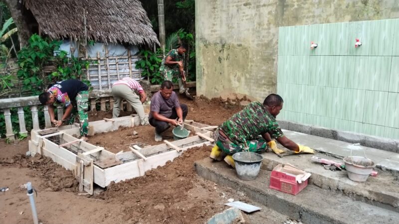 Personel Satgas TMMD Reguler ke-129 Kodim 0107/Aceh Selatan melanjutkan pemasangan tapak tower air setelah merampungkan pembangunan tempat pemanfaatan air bersih di Desa Aur Pelumat, Kecamatan Labuhanhaji Timur, Jumat (7/8/2026). Foto: Dok. Istimewa 