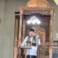 Kepala Dinas Syariat Islam Aceh, Dr. Misran Fuadi, S.Ag., M.AP., menjadi khatib Jumat di Masjid Al Falah Namploh. Foto: Dok. DSI