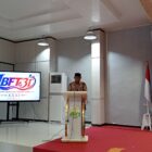 Staf Ahli Bupati Aceh Barat Bidang SDM dan Keistimewaan Aceh, Bukhari, S.T., membuka Lomba Berhitung Fakultas Teknik (LBFT) ke-31 Kabupaten Aceh Barat–Nagan Raya Tahun 2026 di Aula Cabang Dinas Pendidikan Wilayah Aceh Barat, Minggu (9/8/2026). Foto: Dok. Istimewa