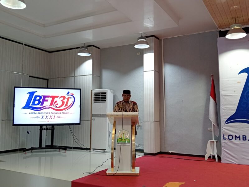Staf Ahli Bupati Aceh Barat Bidang SDM dan Keistimewaan Aceh, Bukhari, S.T., membuka Lomba Berhitung Fakultas Teknik (LBFT) ke-31 Kabupaten Aceh Barat–Nagan Raya Tahun 2026 di Aula Cabang Dinas Pendidikan Wilayah Aceh Barat, Minggu (9/8/2026). Foto: Dok. Istimewa 