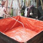 Personel Satgas TMMD Reguler ke-129 Kodim 0107/Aceh Selatan membangun kolam ikan dan kandang ayam sebagai fasilitas pendukung bagi penerima manfaat program RTLH di Kecamatan Labuhanhaji Timur, Selasa (4/8/2026). Foto: Dok. Istimewa