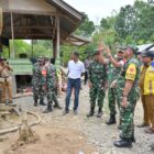 Tim Wasev PJO TMMD Ke-129 yang dipimpin Brigjen TNI Bambang Sulistyo Hery T. meninjau progres pembangunan sasaran fisik dan nonfisik TMMD di Desa Lhok Panah, Kecamatan Sakti, Kabupaten Pidie, Rabu (5/8/2026). Foto: Dok. Istimewa