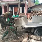 Personel Satgas TMMD Reguler ke-129 Kodim 0107/Aceh Selatan bersama masyarakat memasang cincin septic tank pada sasaran RTLH 1 di Desa Kemumu Hilir, Kecamatan Labuhanhaji Timur, Jumat (7/8/2026). Foto: Dok. Istimewa