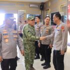 Kapolda Aceh Irjen Pol. Ruddi Setiawan menerima kunjungan silaturahmi Kasdam Iskandar Muda Brigjen TNI Dwi Sasongko di Mapolda Aceh, Senin (3/8/2026). Foto: Dok. Istimewa