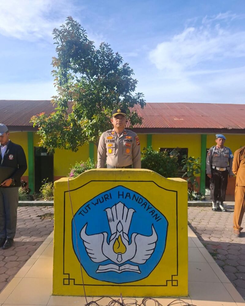 Ket Foto: Kapolsek Bandar Polres Bener Meriah IPTU Dede Moerdhany, S.H., saat menjadi pembina upacara bendera, (31/8/2026).(Dok:Ist)